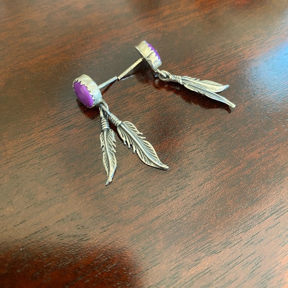 RARE GENUINE SUGILITE NAVAJO EARRINGS W STERLING SILVER 🪶 FEATHERS. - Picture 10 of 10